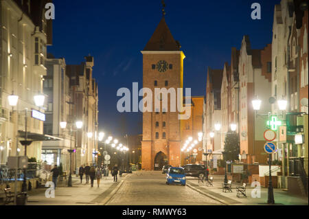 Gothic Brama Targowa (city gate) nella città vecchia di Elblag, Polonia. 12 febbraio 2019 © Wojciech Strozyk / Alamy Stock Photo Foto Stock