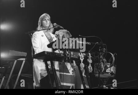 Musicista Linda McCartney è mostrato esibirsi sul palco durante un 'live' aspetto di concerto con il Paul McCartney Band. Foto Stock