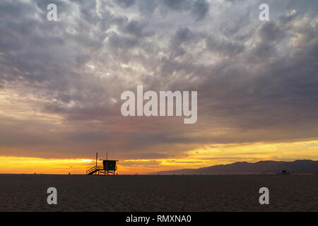 La spiaggia di Venice, California USA. Splendido tramonto con spiaggia. Stile di vita estiva in uno dei la spiaggia più famosa del mondo Foto Stock