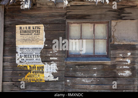 Grunge sfondo di legno con wild west le etichette di stile - immagine Foto Stock