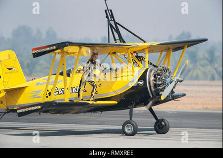 L'immagine della passerella aeromobile eseguire ad Aero India 2017, un air show a banglore, Karnataka, India Foto Stock