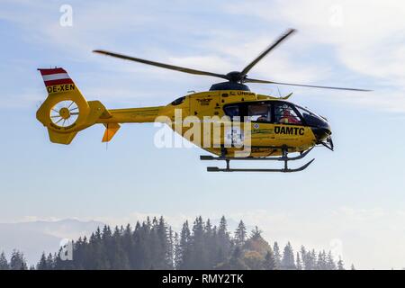 Austrian ÖAMTC Salvataggio in elicottero Foto Stock