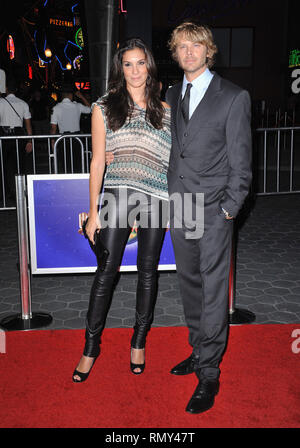 Eric Christian Olsen, Daniela Ruah presso la cosa di Premiere presso la Universal City Walk Theatre di Los Angeles.Eric Christian Olsen + Daniela Ruah  18 evento nella vita di Hollywood - California, tappeto rosso Evento, STATI UNITI D'AMERICA, industria cinematografica, celebrità, fotografia, Bestof, arte cultura e intrattenimento, Topix celebrità moda, migliori della vita di Hollywood, evento nella vita di Hollywood - California, moquette rossa e dietro le quinte, movie celebrità, personaggi televisivi, musica celebrità, Topix, attori da lo stesso film e cast co star insieme. inchiesta tsuni@Gamma-USA.com, Credito Tsuni / STATI UNITI D'AMERICA, 2011 - Gruppo, TV e film Foto Stock