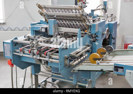 Vecchia macchina di stampa pronto per la stampa, primo piano Foto Stock