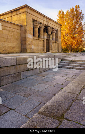 Il Tempio di Debod è un tempio egizio donato da egiziana in Spagna nel 1968 in ringraziamento per l'aiuto fornito nel salvataggio di Abu Simbel templi. Foto Stock