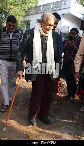 Bolpur, India. 15 Feb, 2019. Il premio Nobel Amartya Sen è venuto ad offrire una lezione su "Il ruolo del settore sanitario e di insegnanti nella fornitura di servizi sanitari" organizzato da Pratichi(India)credito di fiducia: Subhashis Basu/Pacific Press/Alamy Live News Foto Stock