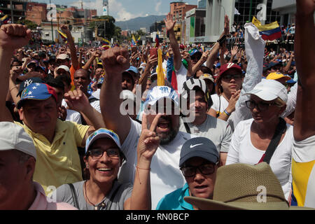 Caracas, Venezuela. 02Feb, 2019. Centinaia di protesta per denunciare "l' illegittimità di Nicolas Maduro il governo, a Caracas, Venezuela. Presidente o Foto Stock