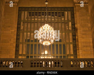 Lampadari in Grand Central Station Manhattan New York City USA Foto Stock