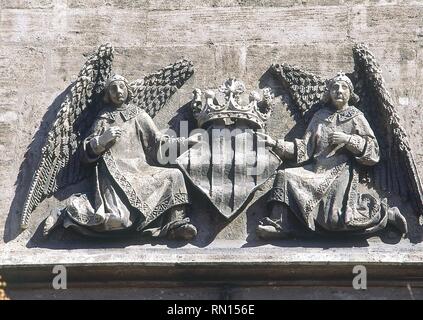 Esterno --DETALLE DE ESCUDO DE ARMAS DE LA CIUDAD CON ANGELES-S XV- GOTICO FLAMIGERO. Autore: COMPTE PERE. Posizione: Lonja. Spagna. Foto Stock