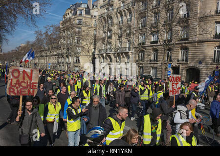 Parigi, Francia. Il 16 febbraio 2019. I dimostranti protestano contro le violenze della polizia. Vista dettagliata da insde la dimostrazione, Foto Stock