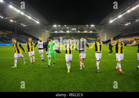 ARNHEM, 16-02-2019, stadio Gelredome, stagione 2018 / 2019, olandese Eredivisie, Vitesse giocatori celebrando la vittoria durante la partita Vitesse - Willem II Foto Stock