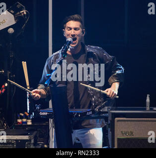 Berlino, Germania. Xvi Feb, 2019. Il cantante americano Justin Jesso è l'atto di apertura delle lacrime per i timori sul palco a Tempodrom. Credito: Annette Riedl/dpa/Alamy Live News Foto Stock