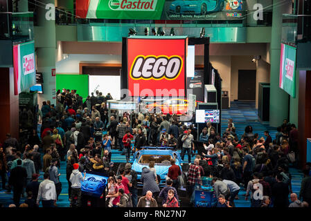 Toronto, Canada. Febbraio 16, 2019. Una full size Lego Technic Bugatti Chiron sul display a 2019 canadese Autoshow internazionale presso il Metro Toronto Convention Center. Dominic Chan/EXimages Credito: EXImages/Alamy Live News Foto Stock