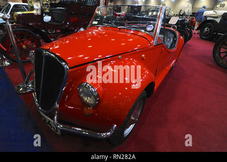 Londra, Regno Unito. 16 feb 2019. Un 1971 Fiat 500 vignale Gamine ("Noddy Car") sul display al London Classic Car Show che si sta svolgendo a ExCel di Londra, Regno Unito. Credito: Michael Preston/Alamy Live News Foto Stock
