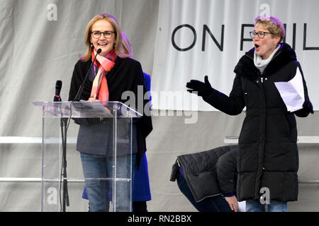 Stati Uniti Sost. Madeleine Dean, sost. Maria Gay lo scalogno e sost. Chrissy Houlahan, tre dei ÔFabulous FourÕ congresso donne in rappresentanza di Pennsylvania sha Foto Stock