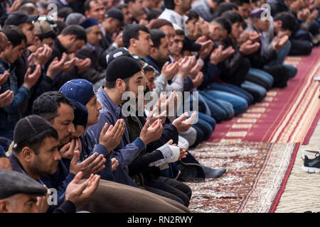 Uzbekistan islamico di persone in preghiera Foto Stock