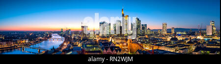 Frankfurt am Main skyline panorama, Hesse, Germania Foto Stock