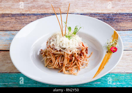 Italian spaghetti amatriciana pasta sulla piastra bianca Foto Stock