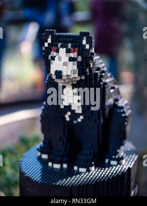 Orso andino modello, parte dei mattoni Lego Trail a Chester Zoo Foto Stock