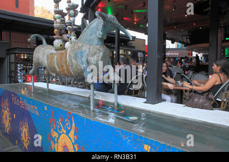 Il Cile, Santiago, Barrio Bellavista, Patio Bellavista, ristorante, persone Foto Stock