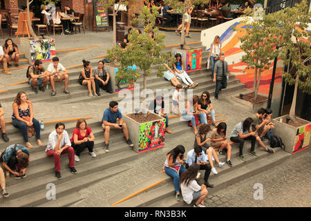 Il Cile, Santiago, Barrio Bellavista, Patio Bellavista, persone folla, tempo libero, Foto Stock