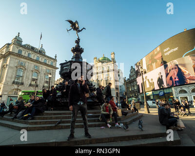 Shaftesbury Memorial Fountain aka Eros in Piccadilly Circus a Londra in Inghilterra Foto Stock