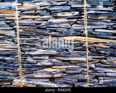 Le pareti sono realizzate dalla sovrapposizione di pietra sedimentaria Foto Stock