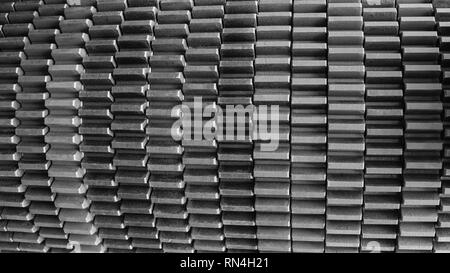 Grandi ingranaggi metallici. Nuove parti in magazzino. Background Industriale. Foto Stock