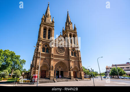 Il 31 dicembre 2018, Adelaide Australia del Sud : vista anteriore di San Pietro facciata della Cattedrale una cattedrale anglicana chiesa in Adelaide Australia SA Foto Stock