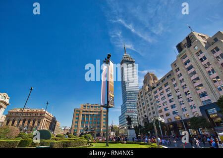 Messico, Città del Messico-3 dicembre, 2018: Landmark Tower Torre Latinoamericana e il Palazzo delle Belle Arti vicino alla Alameda Central Park Foto Stock