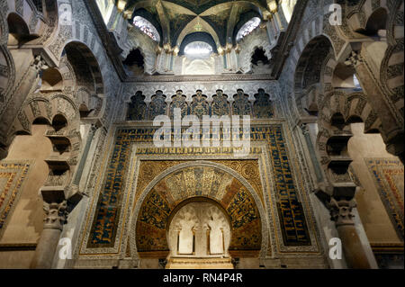 L intricato maksura all'interno della Cattedrale Mezquita di Cordova, in Spagna, un ex royal enclosure dove califfi pregato. Costruito come una moschea in 785, poi successivamente conve Foto Stock