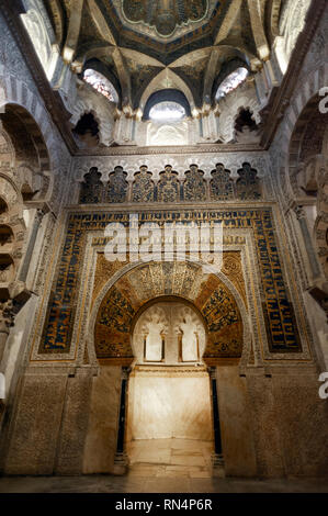 L intricato maksura all'interno della Cattedrale Mezquita di Cordova, in Spagna, un ex royal enclosure dove califfi pregato. Costruito come una moschea in 785, poi successivamente conve Foto Stock