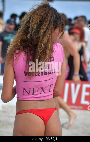 MIAMI BEACH, FL - febbraio 16: modello visto al modello Beach Volley il torneo si svolge ogni anno in Miami Beach Oceanfront tra 7 e 8th. L'evento gratuito aperto al pubblico le caratteristiche del modello top agenzie, nonché alcuni dei top professional pallavolo i giocatori di tutto il mondo, in grado di competere in un co-ed il beach volley torneo. Queste agenzie superiore includono la prossima CGM, Elite, Ford, MC2, Mega, anteriore, verde, BMG, piste, 2BC, Wilhelmina, K2, DAS & Dorothy pettini in febbraio 16, 2019 a Miami Beach, in Florida. Persone: modello Credit: Hoo-Me.com / MediaPunch *** NO NY PAPER*** Foto Stock