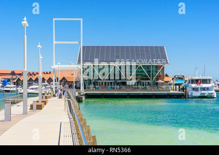 Il frangiflutti Osteria a Sorrento Quay, Hillarys Boat Harbour, Hillarys, Australia occidentale Foto Stock