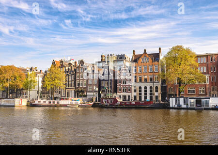 Amsterdam Paesi Bassi, skyline della città casa olandese a canal waterfront Foto Stock