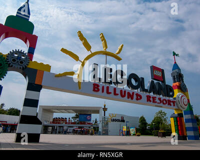 Il principale segno di entrata a Legoland a Billund Resort in Danimarca. Foto Stock