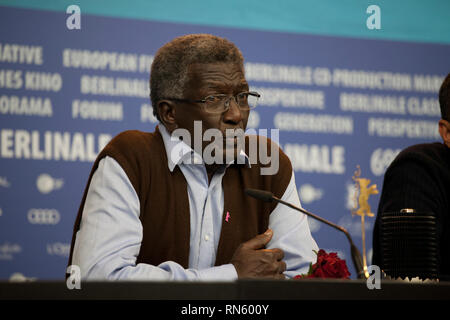 Berlino, Germania. 16 feb 2019. Suliman Ibrahim, Glashütte Original - Documentario Award per il film parla di alberi a cui i vincitori conferenza stampa presso la sessantanovesima Berlinale Festival Internazionale del Film, sabato 16 febbraio 2019, l'Hotel Grand Hyatt Berlin, Germania. Credito: Doreen Kennedy/Alamy Live News Foto Stock