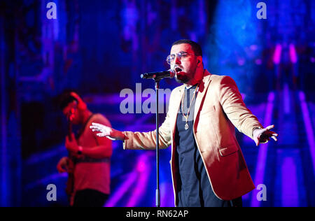 Tehran, Iran. Xvii Feb, 2019. Musicisti iraniani eseguire ad un concerto pop durante il XXXIV Fajr il Festival Internazionale di Musica a Tehran, Iran, nel febbraio 17, 2019. Credito: Ahmad Halabisaz/Xinhua/Alamy Live News Foto Stock