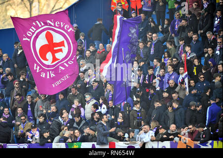 Foto di Massimo Paolone/LaPresse 17 febbraio 2019 Ferrara, Italia sport calcio Spal vs Fiorentina - Campionato di calcio di Serie A TIM 2018/2019 - stadio "Paolo Mazza" nella foto: i tifosi della Fiorentina Photo Massimo Paolone/LaPresse Febbraio 17, 2019 Ferrara, Italia sport soccer Spal vs Fiorentina - Italian Football Championship League A TIM 2018/2019 - "Paolo Mazza" Stadium. Nel pic: i tifosi della Fiorentina Foto Stock