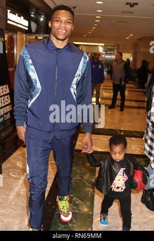 Charlotte, NC, Stati Uniti d'America. 15 Feb, 2019. Russell Westbrook & figlio frequentare il Rookie USA Fashion Show per NBA All-Star Weeknd in Charlotte, NC Photo credit: Walik Goshom/Mediapunch/Alamy Live News Foto Stock