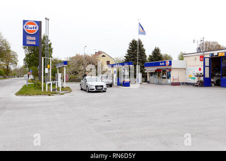 Burgsvik, Svezia - 14 Maggio 2016: Benzina alla stazione di servizio Golfo di marca. Foto Stock