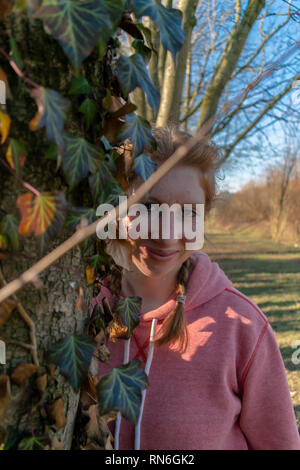 Questi bellissimi vigneti fanno quegli occhi e quel sorriso pop. Esplorazione di un crescente parco urbano è sorprendente nel Lichtenbroich Dusseldorf, Germania Foto Stock