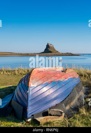 Vista di Lindisfarne Castle dopo i lavori di rinnovo completato nel febbraio 2019, sull Isola Santa in Northumberland , in Inghilterra, Regno Unito Foto Stock