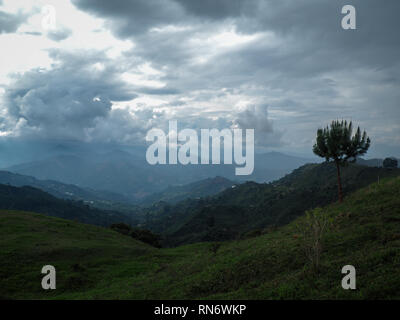 Le montagne intorno a Jardin, Colombia Foto Stock