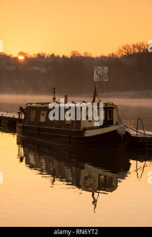 Alba sul fiume Trento a Gunthorpe nel Nottinghamshire, Inghilterra Foto Stock