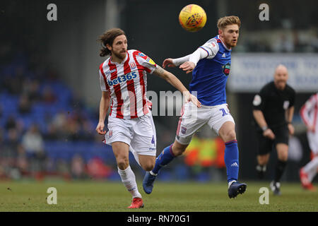 Joe Allen di Stoke City beats Teddy Vescovo di Ipswich Town - Ipswich Town v Stoke City, Sky scommessa campionato, Portman Road, Ipswich - 16 Febbraio 20 Foto Stock