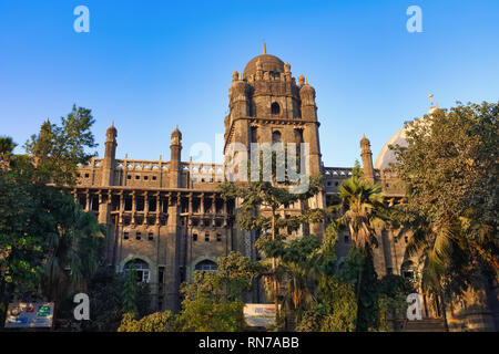 L'era coloniale Ufficio Generale delle Poste (GPO) costruzione di Fort, Mumbai, India, modellato sul Gol Gumbaz in Bijapur, Karnataka Foto Stock