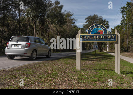 Seguire quel sogno Parkway, situato in Yankeetown, Florida USA Foto Stock