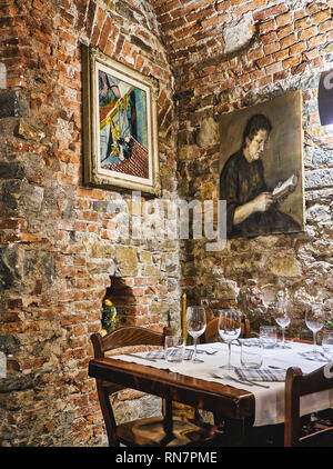 Bergamo, Italia - Gennaio 3, 2019. Sala da pranzo di una tipica trattoria italiana. Città Alta di Bergamo, Lombardia, Italia. Foto Stock