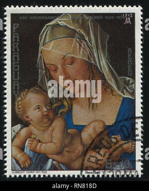 La RUSSIA KALININGRAD, 19 aprile 2017: timbro stampato dal Paraguay, mostra pittura Madonna e Bambino da Albrecht Durer, circa 1978 Foto Stock